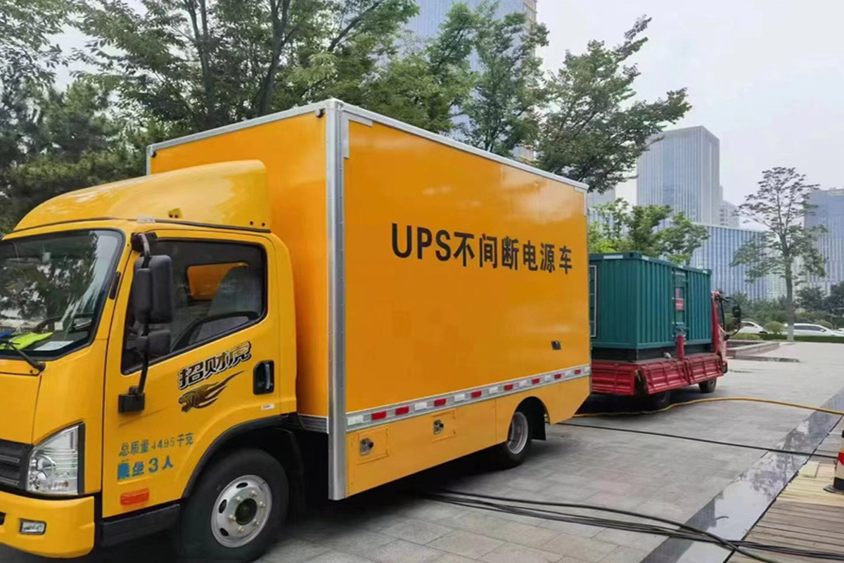老城镇发电机租赁施工现场
