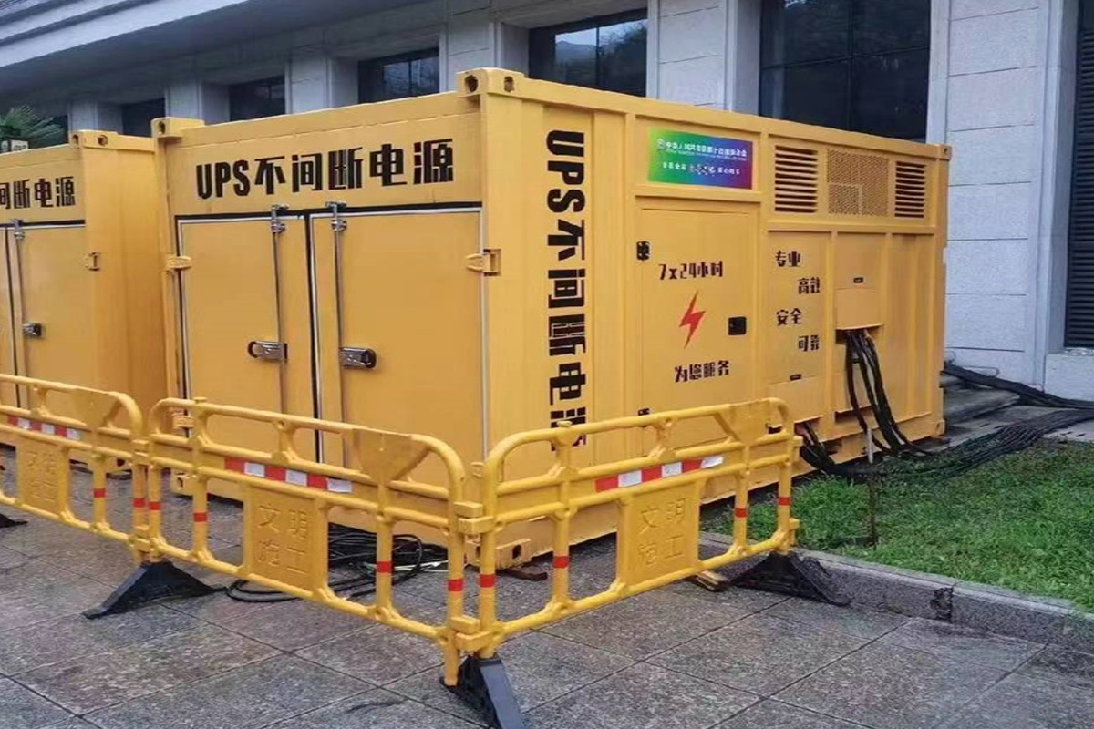 老城镇发电机租赁施工现场